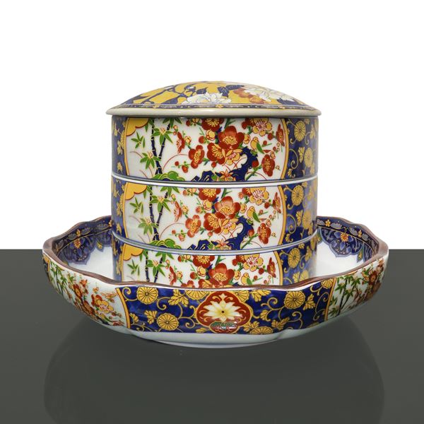 Sweet holder with Japanese porcelain underplate decorated with floral motifs