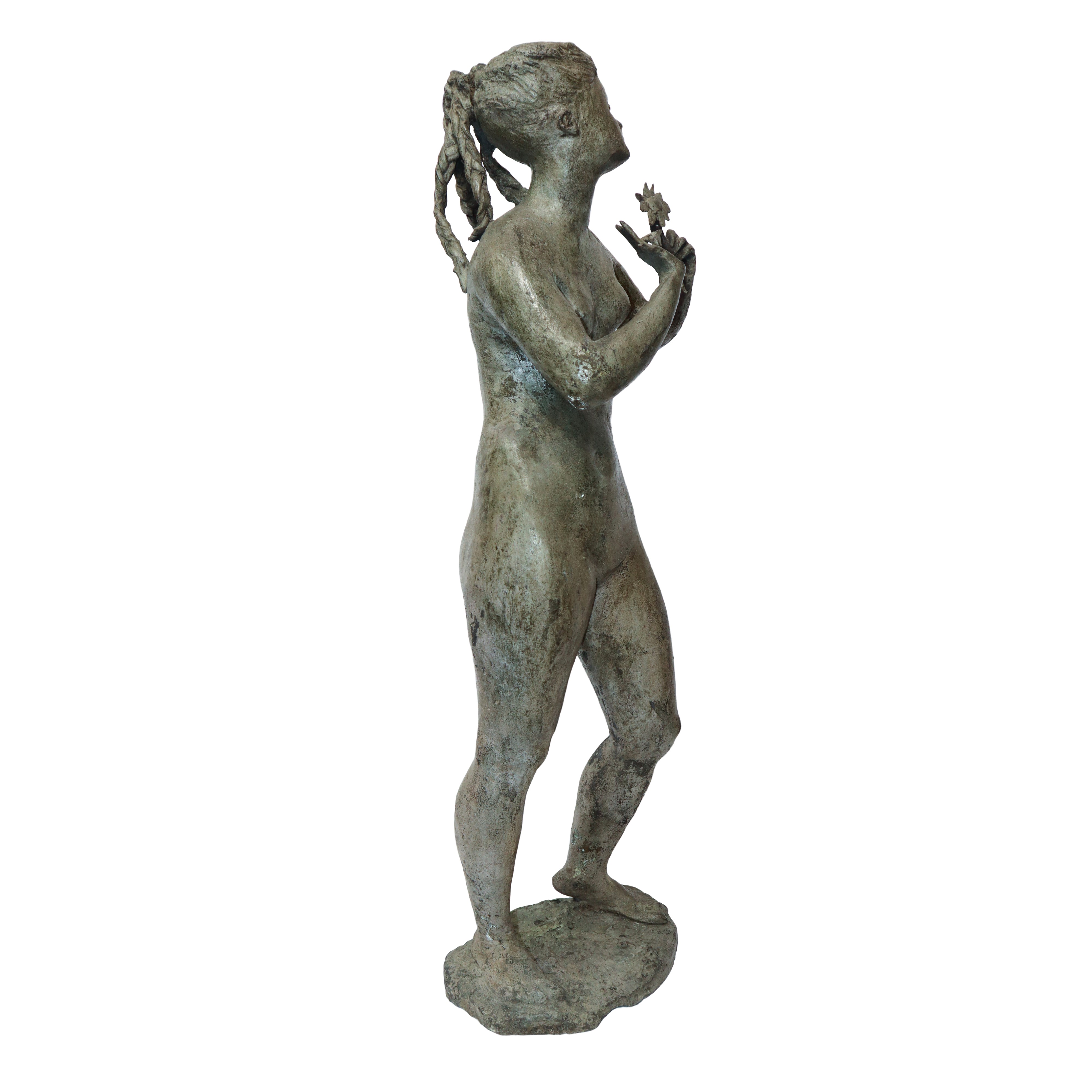 Giordano Salvo - Donna con Fiore e Petalo, Scultura in Bronzo Patinato Grigio
