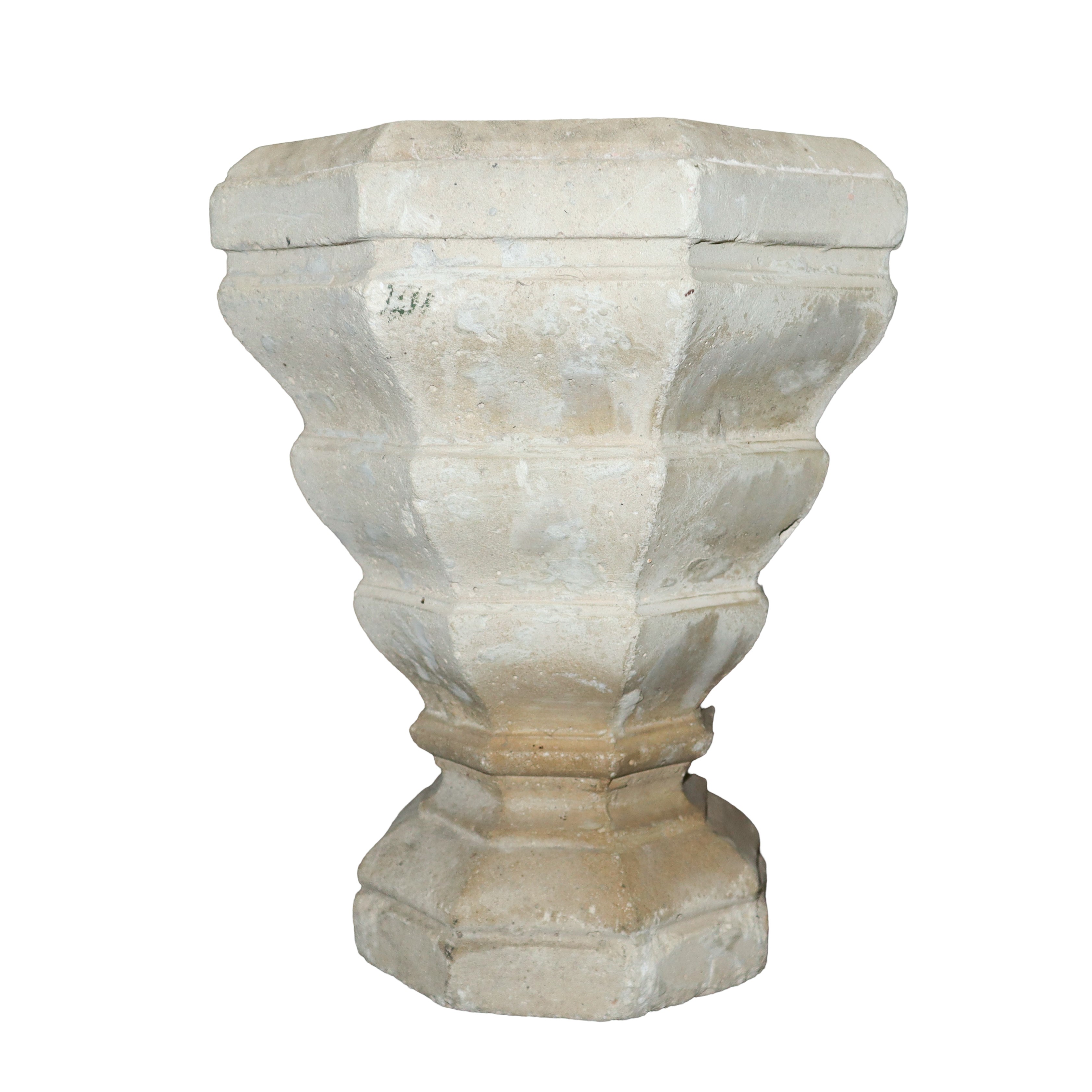 Coppia di antichi vasi in pietra bianca