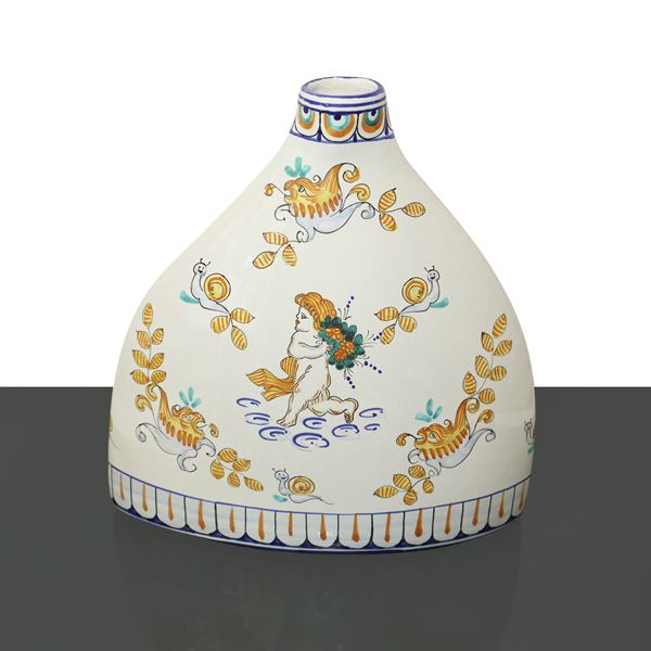 De Ruta polychrome vase with depiction of cherubs on a white base