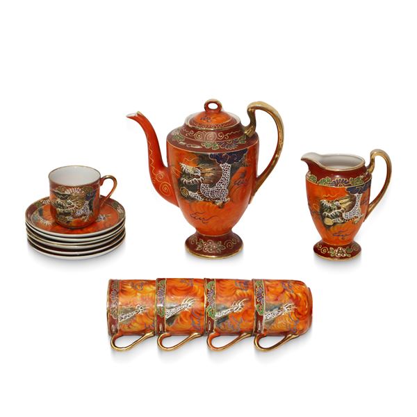 Coffee set consisting of teapot, milk jug and 5 cups
