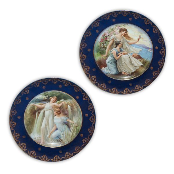 Pair of Vienna porcelain wall plates, with pure gold decoration on the brim