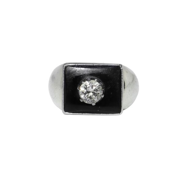 White gold ring with onyx and brilliant cut diamond