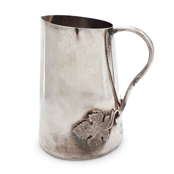 Caraffa in argento Sheffield, manico con decori di due foglie di vite
