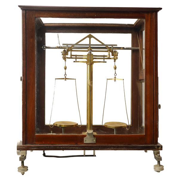 Ancient precision balance with two plates