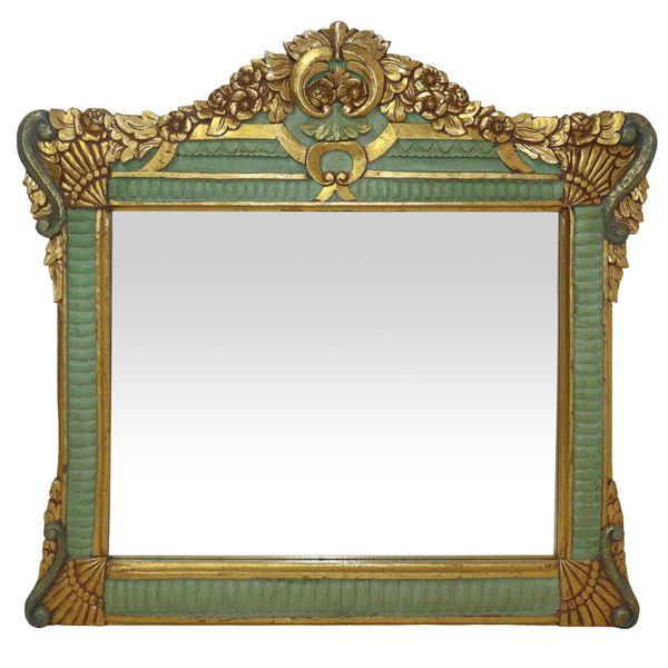Specchiera con cornice in legno dorato e verde