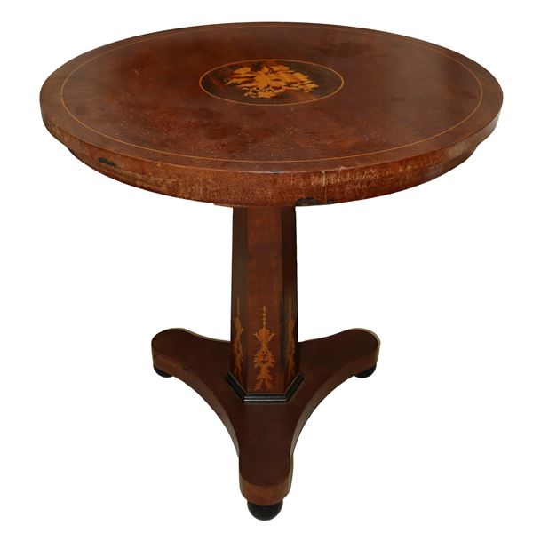 Round tea table