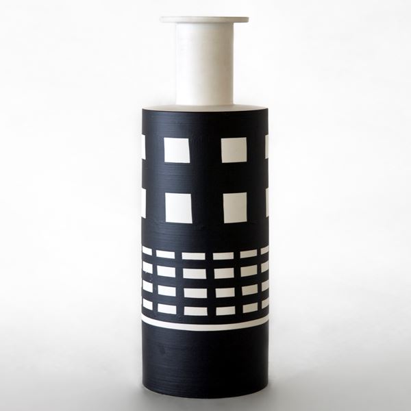 Ettore Sottsass : Vaso rocchetto bianco e nero  (1980 circa)  - Terracotta - Asta Asta Collezione Ceramiche Postmoderne PrimeDiCopertina - Casa d'aste La Rosa