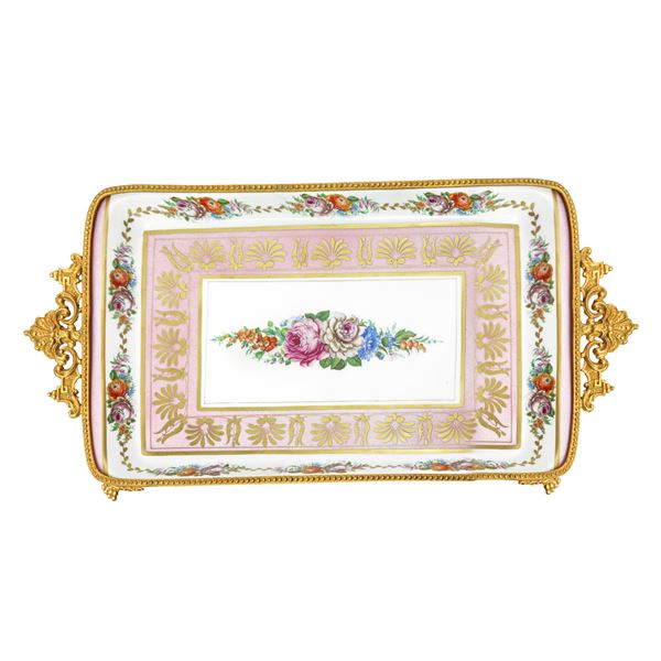 Limoges - Porcelain tray decorated with floral motifs with enamels and gold