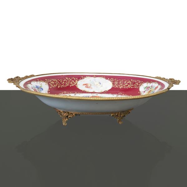 Limoges - Oval tray in burgundy porcelain with enamel and gold