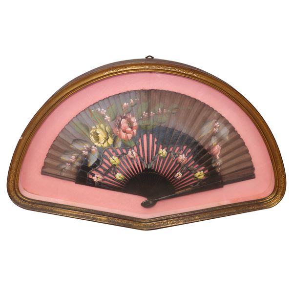 Fan with black lacquered slats and painted with flowers