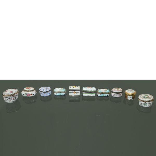 11 porcelain pillboxes