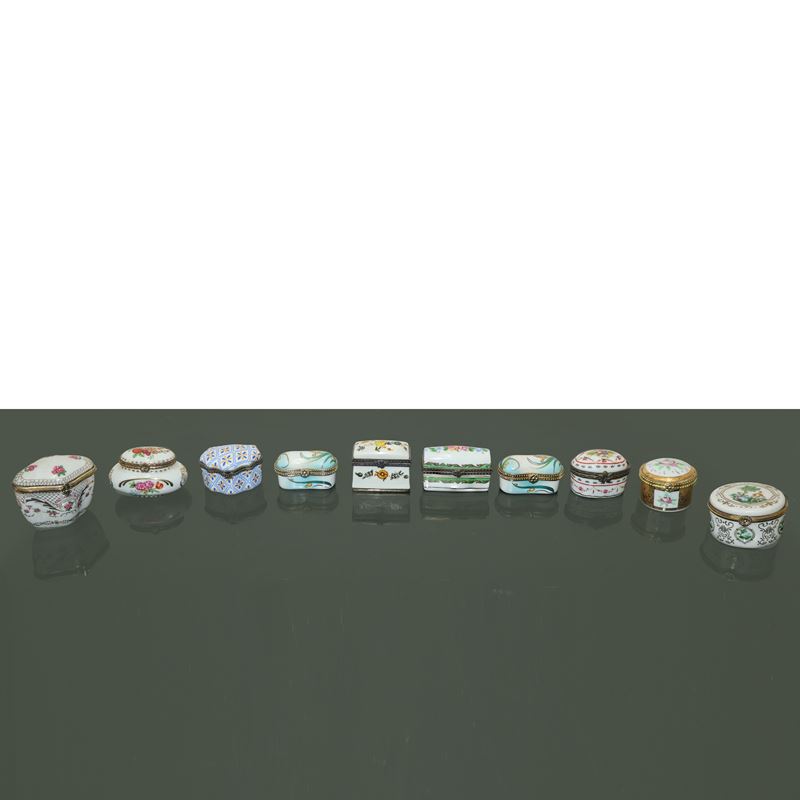 11 portapillole in porcellana