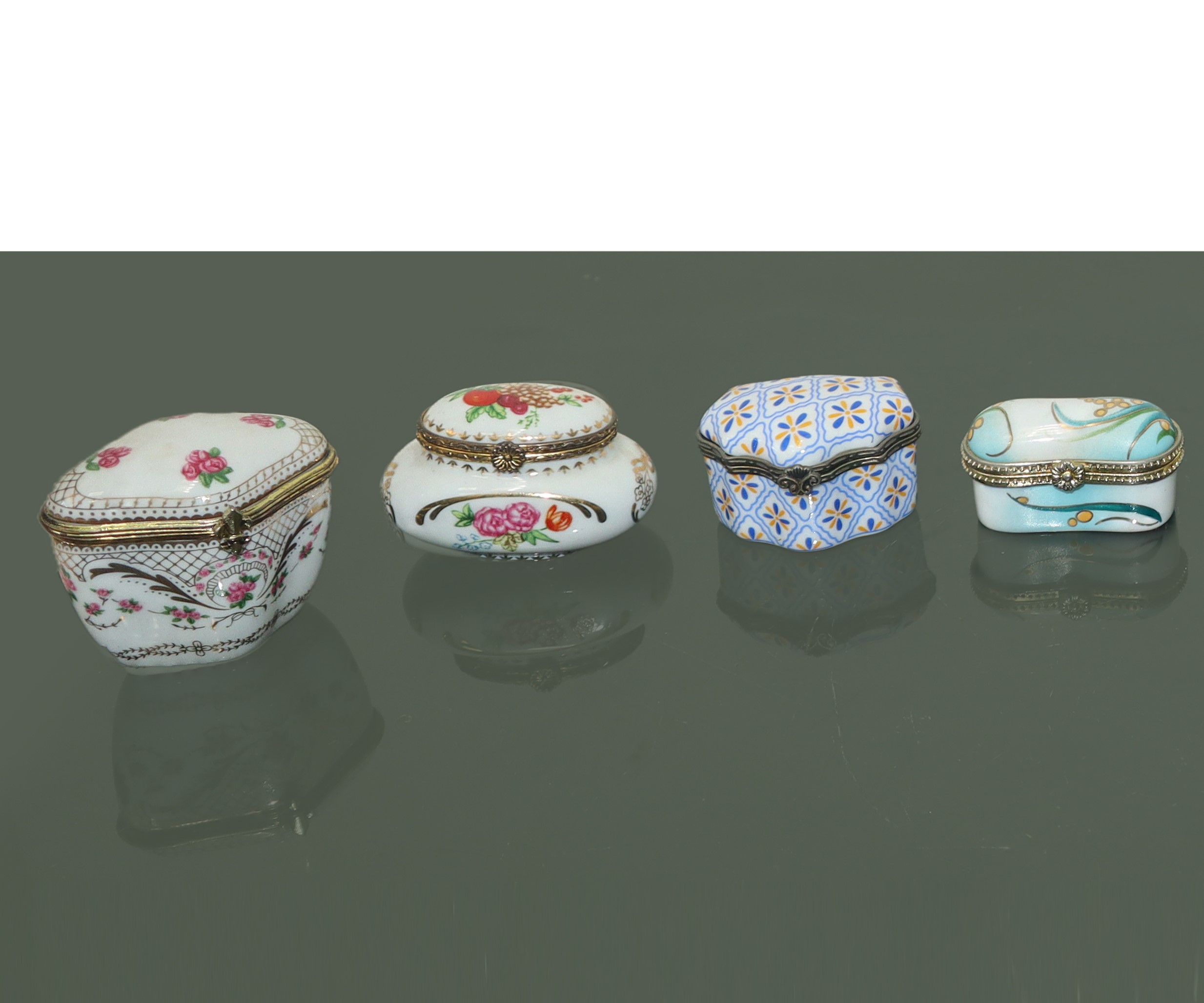 11 portapillole in porcellana