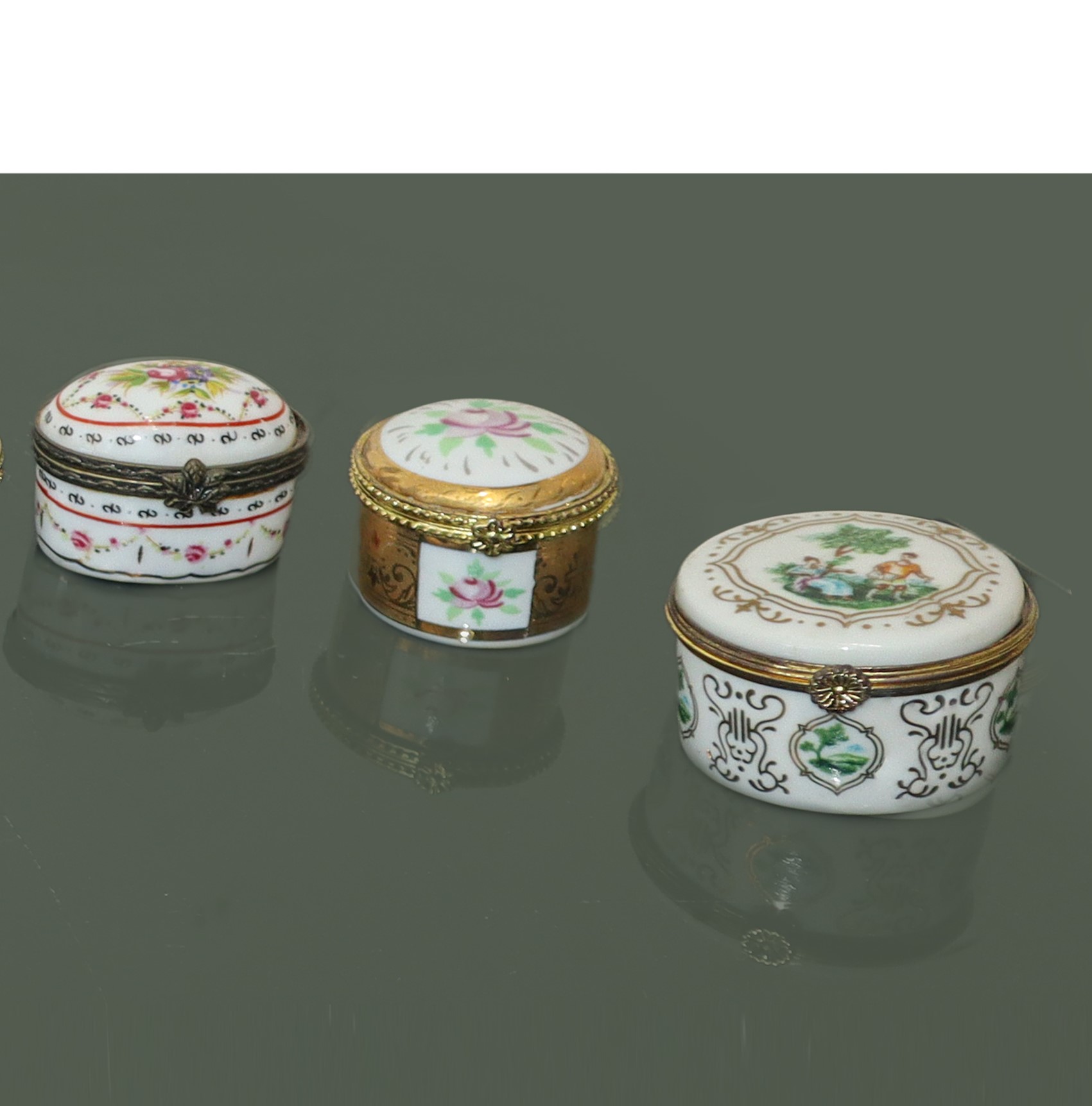 11 portapillole in porcellana