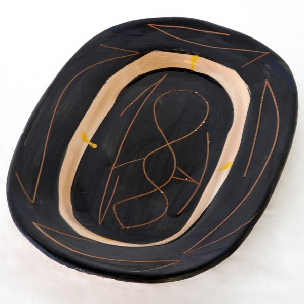 Tommaso Cascella : Piatto ovale  (2000)  - Ceramica - Asta Asta Collezione Ceramiche Postmoderne PrimeDiCopertina - Casa d'aste La Rosa