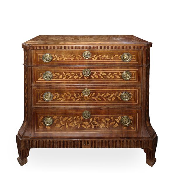 Cassettiera in legno di mogano  intarsi in legni chiari a motivi floreali