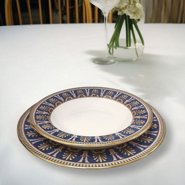 Wedgwood Made in England - Servizio per 12 in porcellana