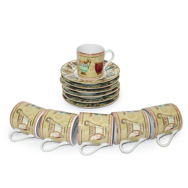 Gucci - Coffee set with six porcelain cups and saucers with gold finishes and Pompeian designs