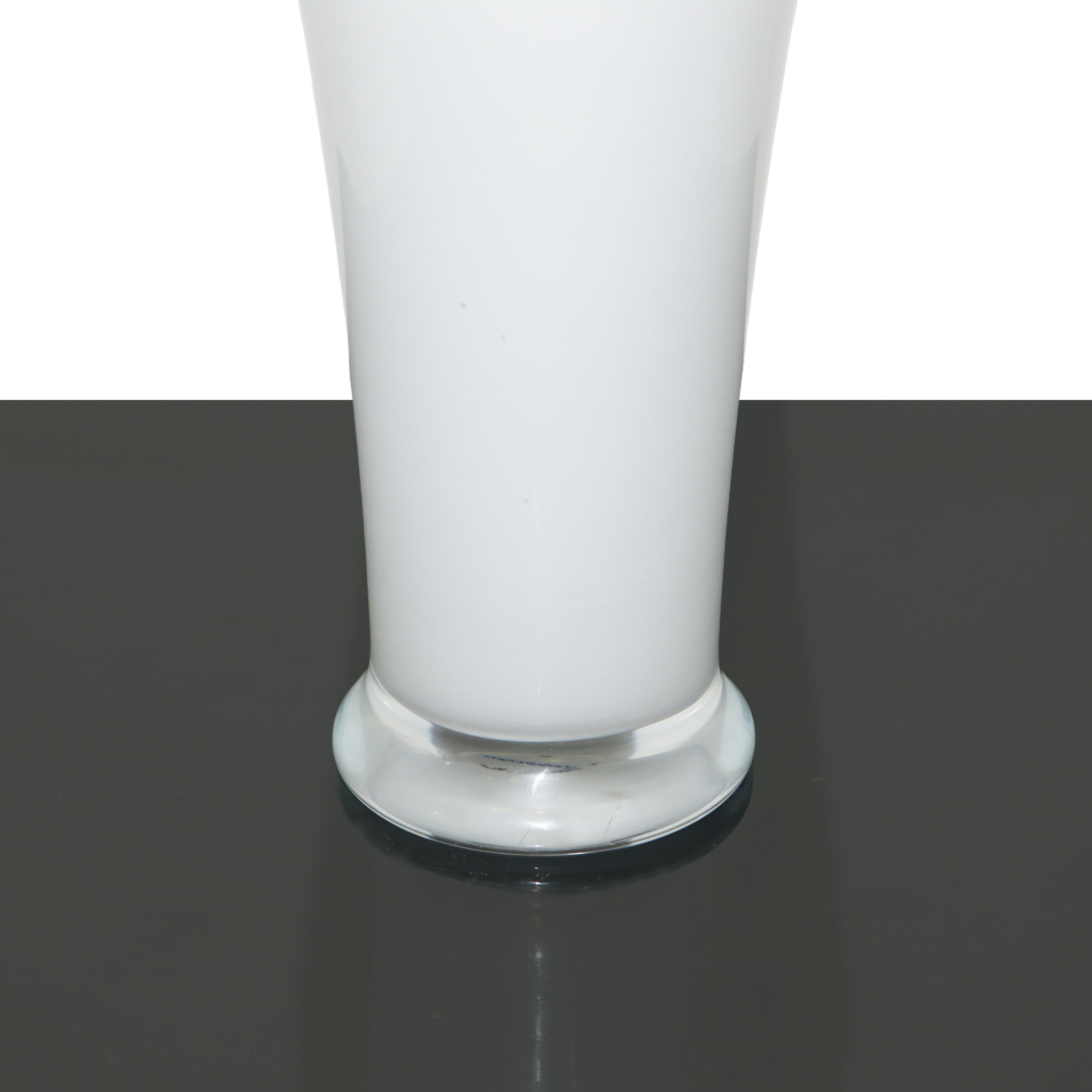 Vaso in vetro lattimo