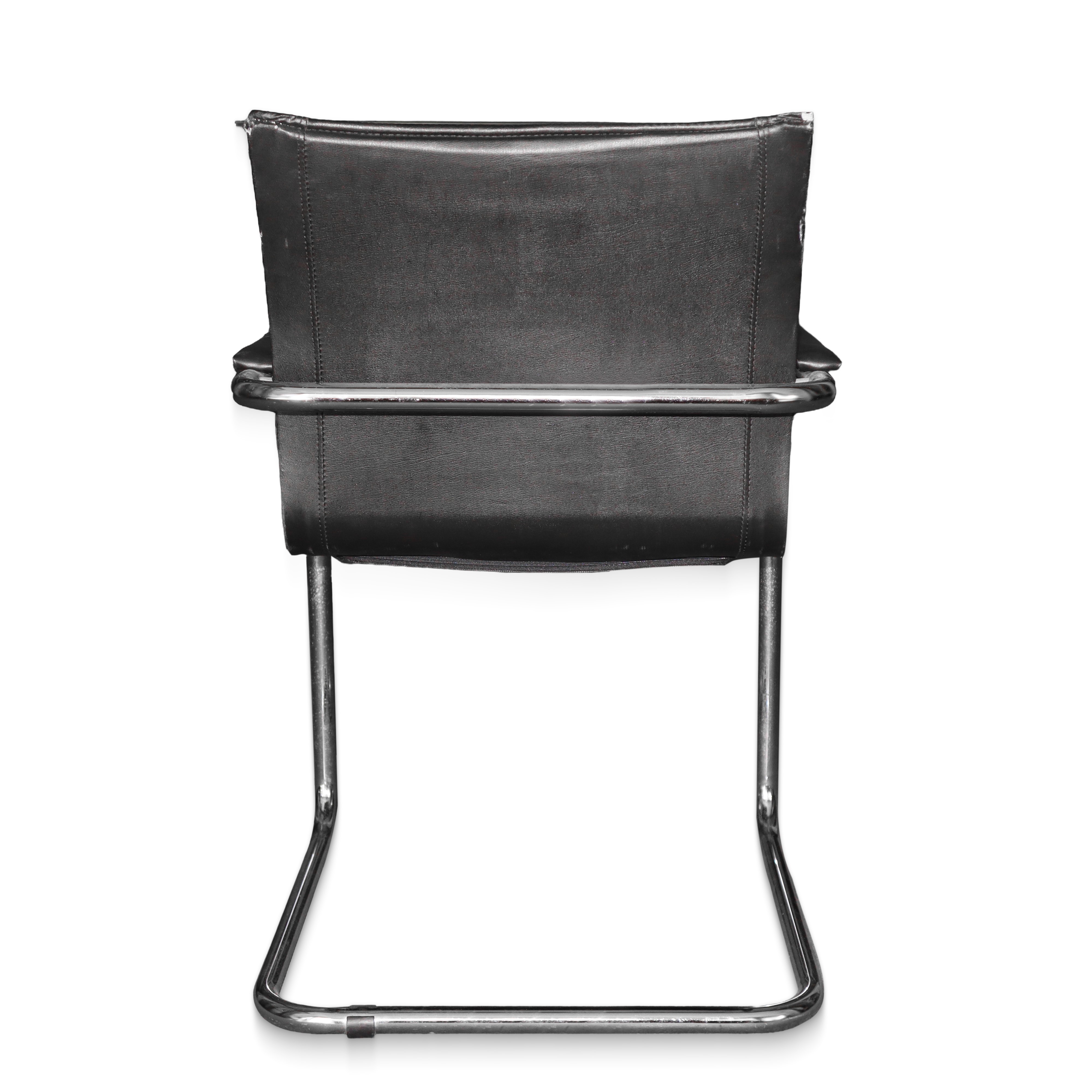 Sei Sedie Vintage Prod. Italia in Pelle Nera con Base Tubolare Cromata e Braccioli Cromati Piatti
