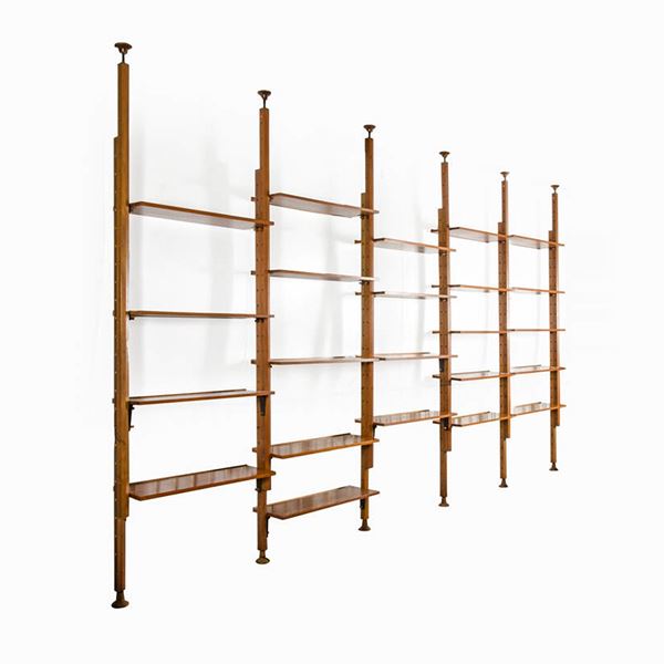 Leonardo Fiori : Modular floor-to-ceiling bookcase with 5 compartments with rectangular shelves composed of n. 6 posts, n. 10 shelves, n. 14 shelves  - Auction Design, 20th Century Decorative Arts, Vintage - Casa d'aste La Rosa