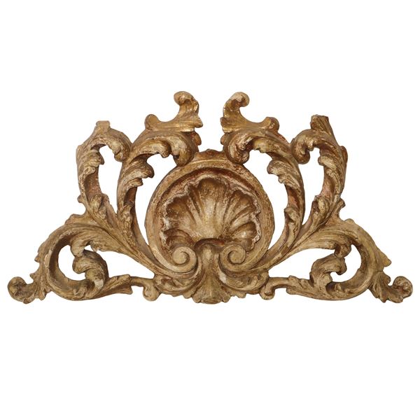 Frammento di fregio in legno dorato