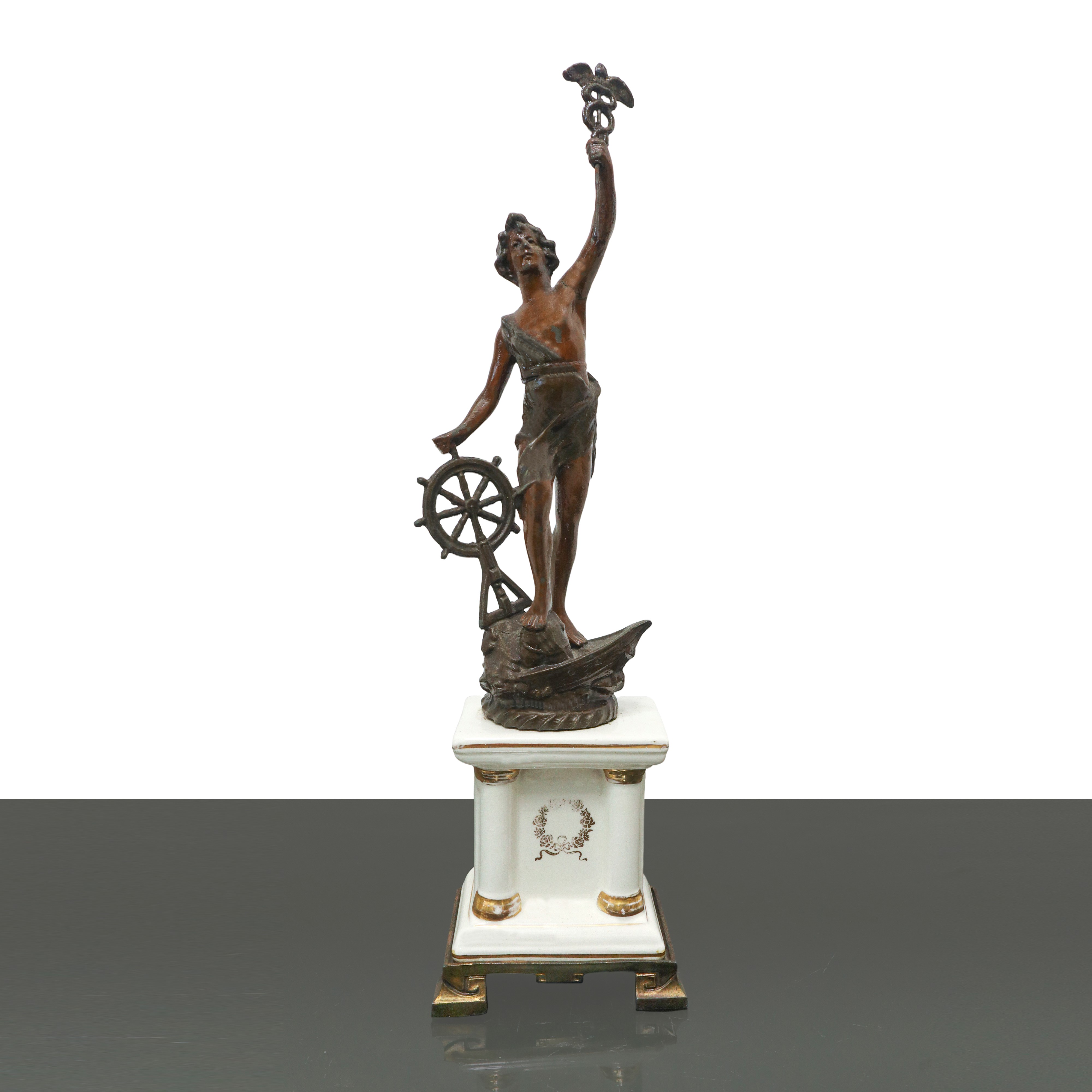 Coppia di figure scultoree su base di porcellana bianca