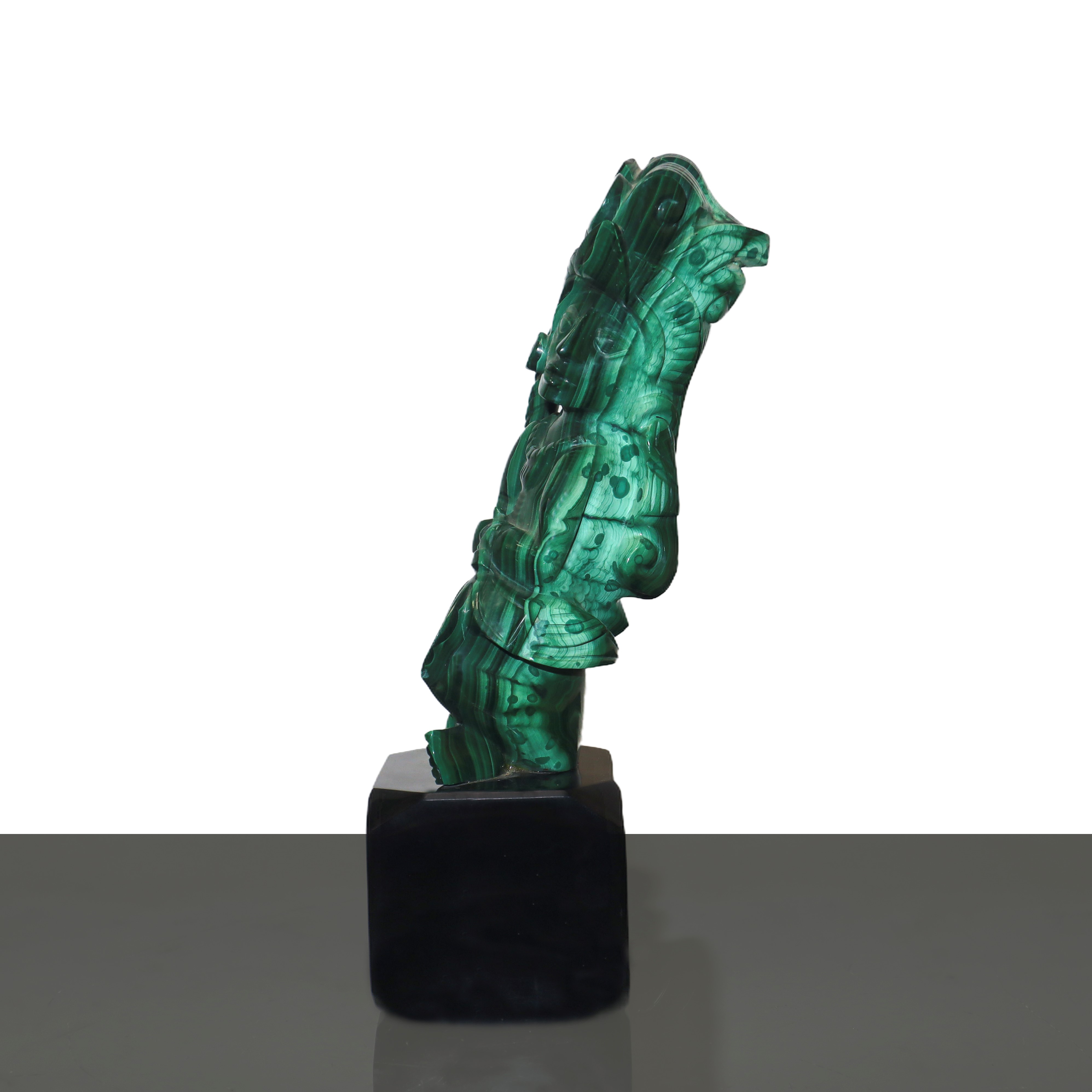Figura in malachite su base nera