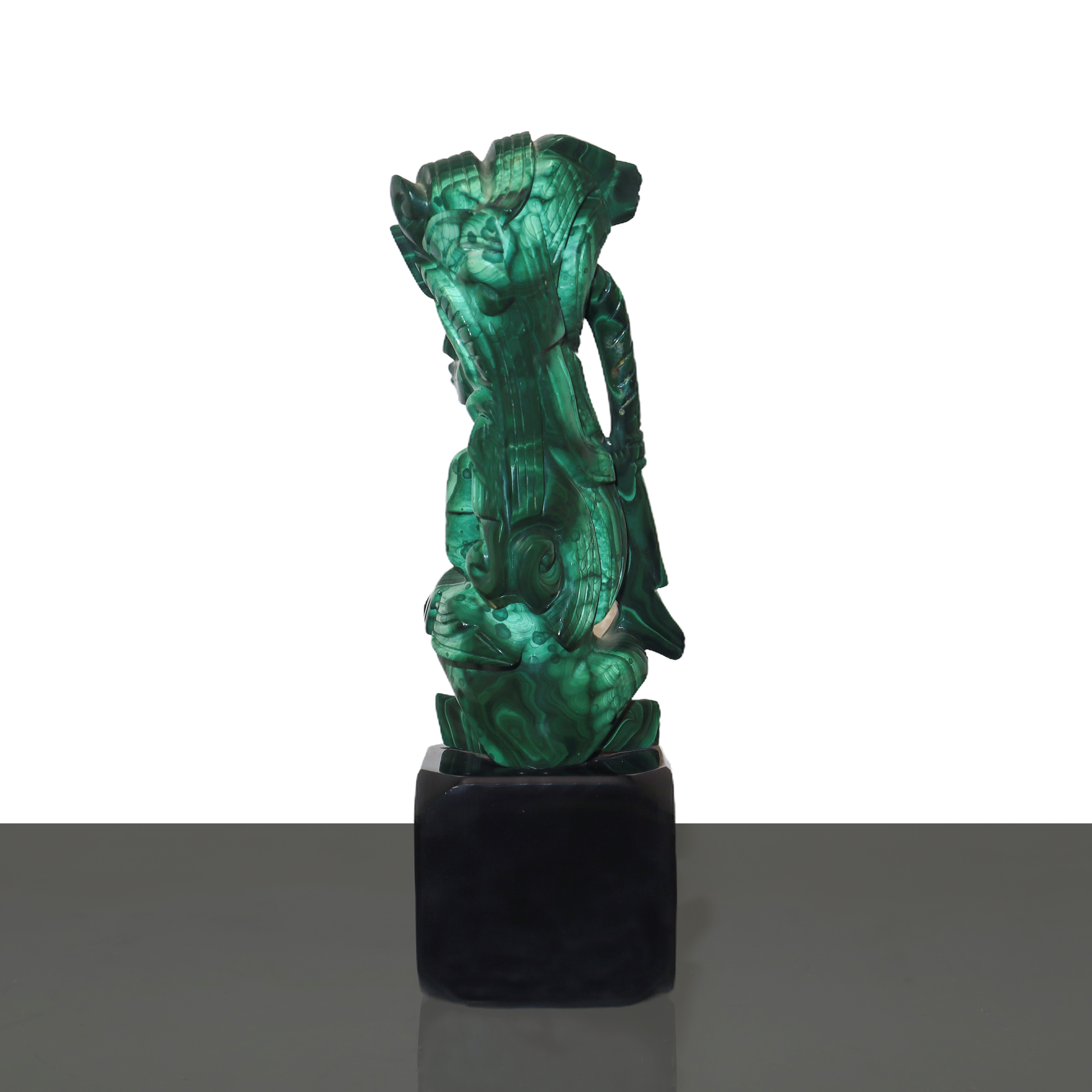 Figura in malachite su base nera