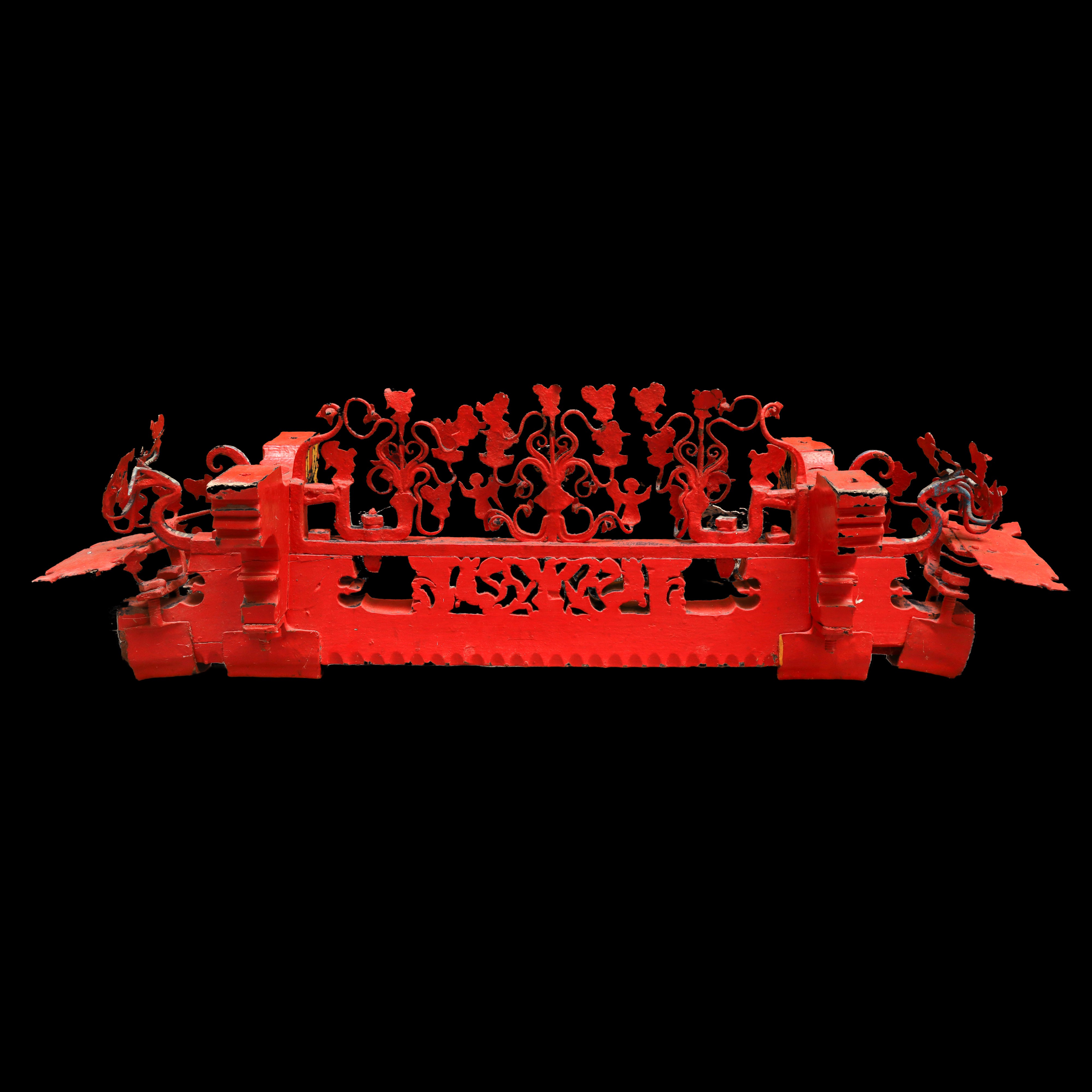 Frammento di carretto (cascia di fuso) in legno e metallo