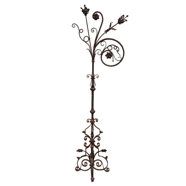 Wrought iron corner  - Auction Antiques - Casa d'aste La Rosa