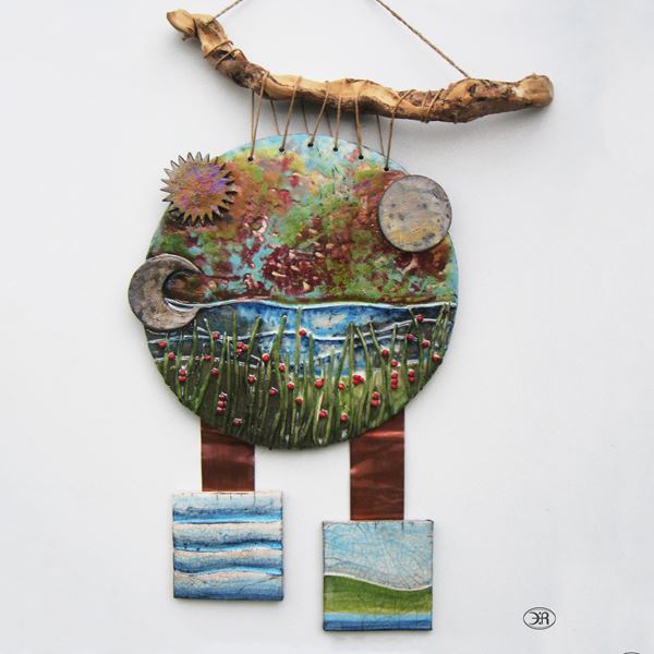 Nina Tasso per TerreMediterranee Orazio Ciaramella : Nemesi  (2017)  - Ceramica raku, rame, legno - Asta Asta Collezione Ceramiche Postmoderne PrimeDiCopertina - Casa d'aste La Rosa