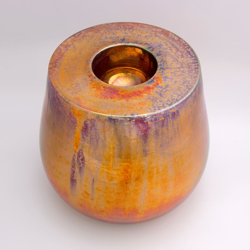 Vaso a doppio corpo con riflessi metallici