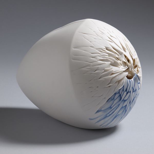 Martha Pachon Rodriguez : Sea Flowers  (2017)  - Porcellana pigmentata - Asta Asta Collezione Ceramiche Postmoderne PrimeDiCopertina - Casa d'aste La Rosa