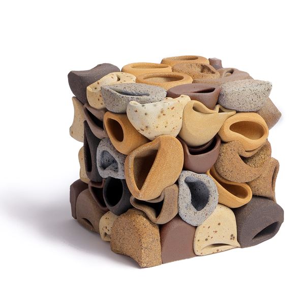 Karin Putsch-Grassi : Cubo  (2018)  - Gres - Asta Asta Collezione Ceramiche Postmoderne PrimeDiCopertina - Casa d'aste La Rosa