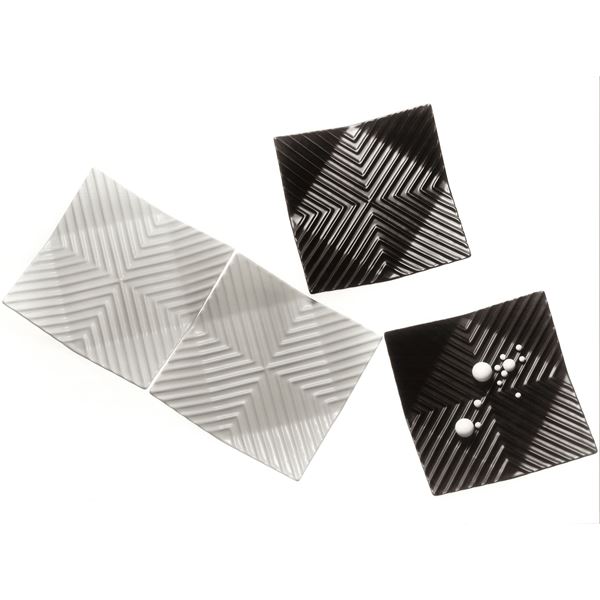 Angelo Spagnolo : Progetto 22  (1976)  - Centrotavola in terraglia smaltata - Asta Asta Collezione Ceramiche Postmoderne PrimeDiCopertina - Casa d'aste La Rosa