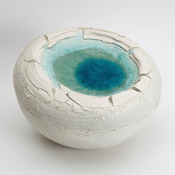 Evandro Gabrieli : Clean Water  (2018)  - Gres, porcellana, smalti - Asta Asta Collezione Ceramiche Postmoderne PrimeDiCopertina - Casa d'aste La Rosa