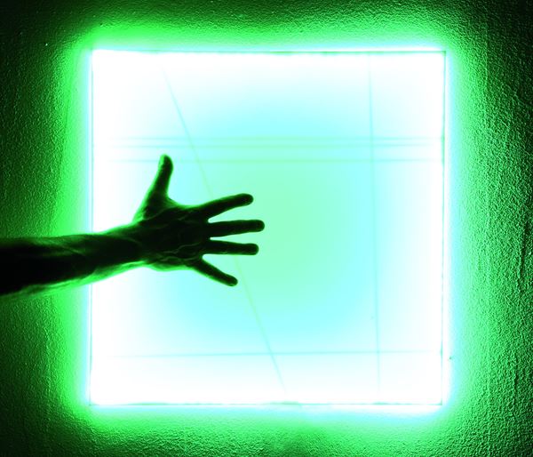 Nicola Boccini : Touch me now  (2018)  - Porcelain veins, bone china e filo rame, led e micro computer - Asta Asta Collezione Ceramiche Postmoderne PrimeDiCopertina - Casa d'aste La Rosa