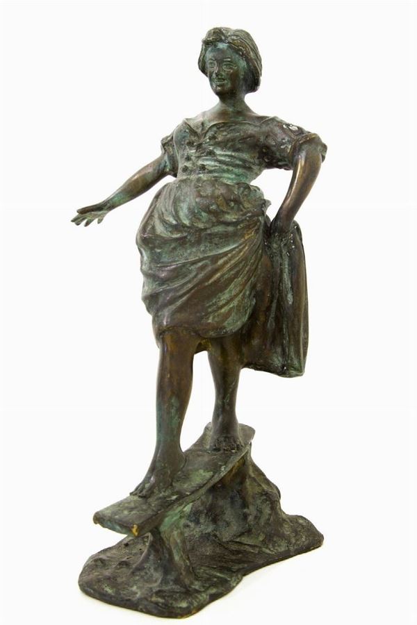 Francesco  Parente :  Woman in balance  (Early 20th century)  - Green patinated bronze - Auction Asta Eclettica - Casa d'aste La Rosa