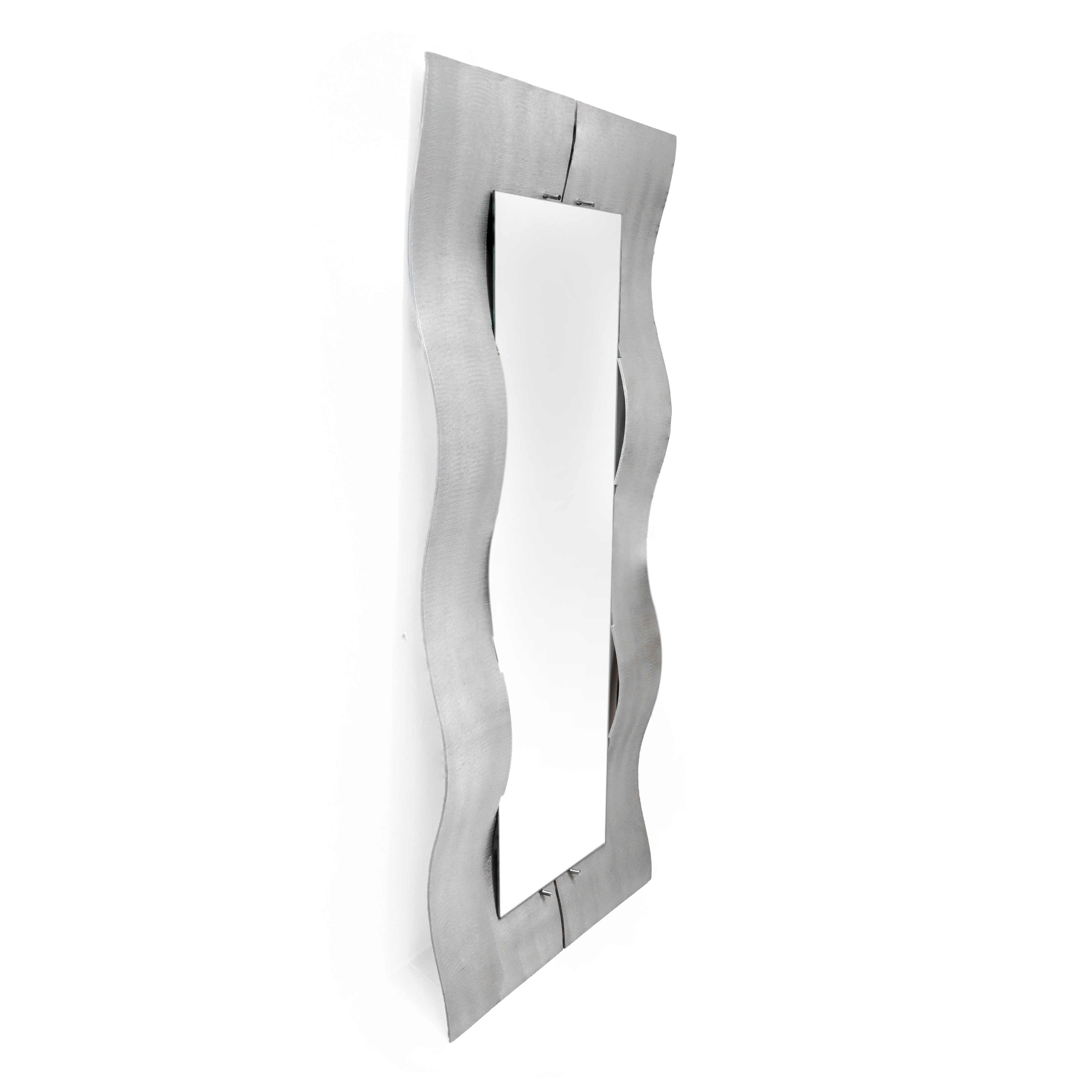 Specchiera Wave a figura intera in alluminio inciso