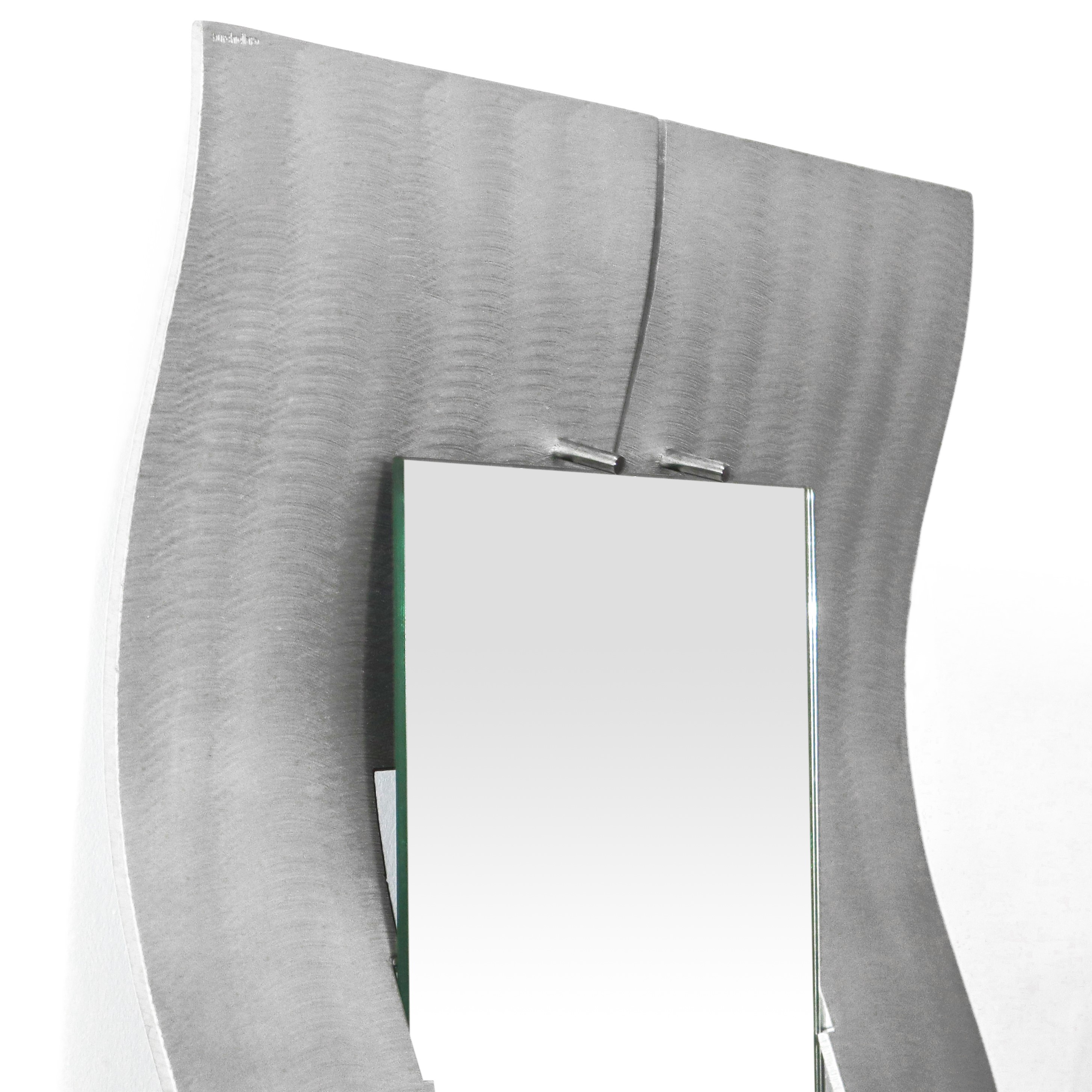 Specchiera Wave a figura intera in alluminio inciso