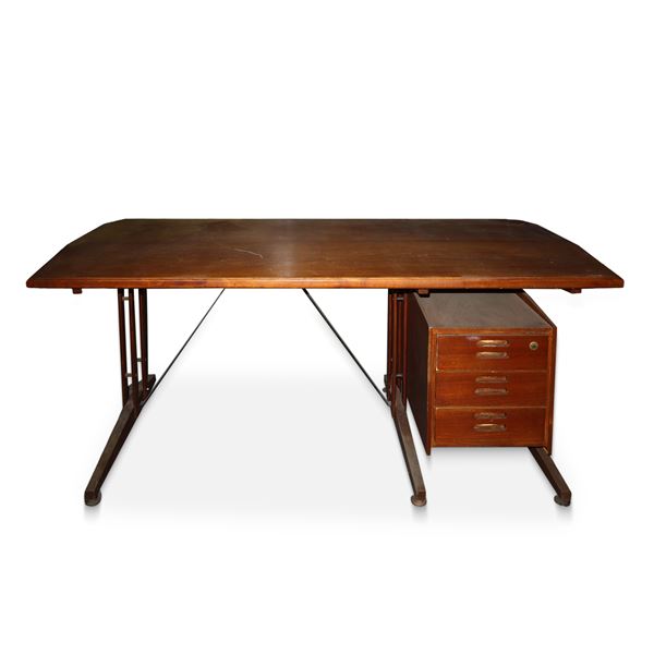 ILA Industria Lombarda Arredi - Scrivania modello S.S. 34 in metallo e teak