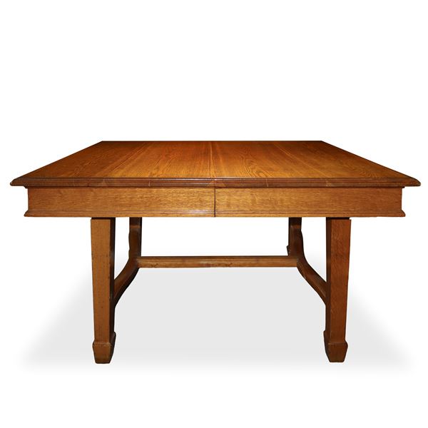 Extendable rectangular table in oak wood