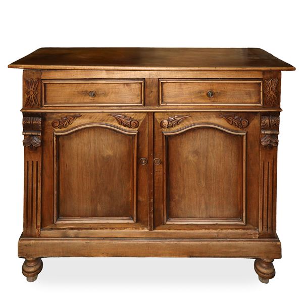 Credenza bassa in legno di noce con due cassetti sottopiano e due sportelli