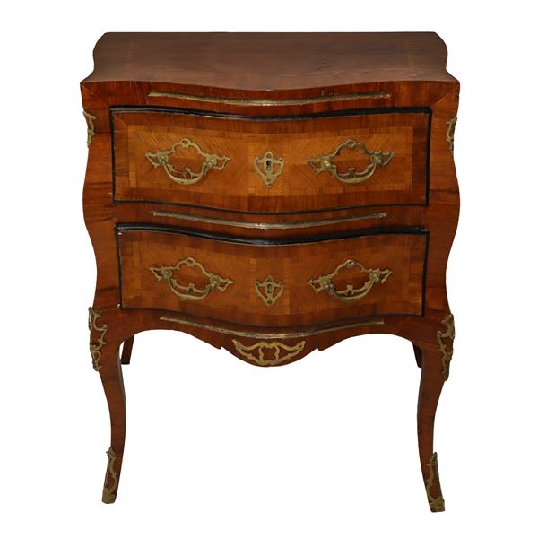 Louis XV chest of drawers in walnut wood