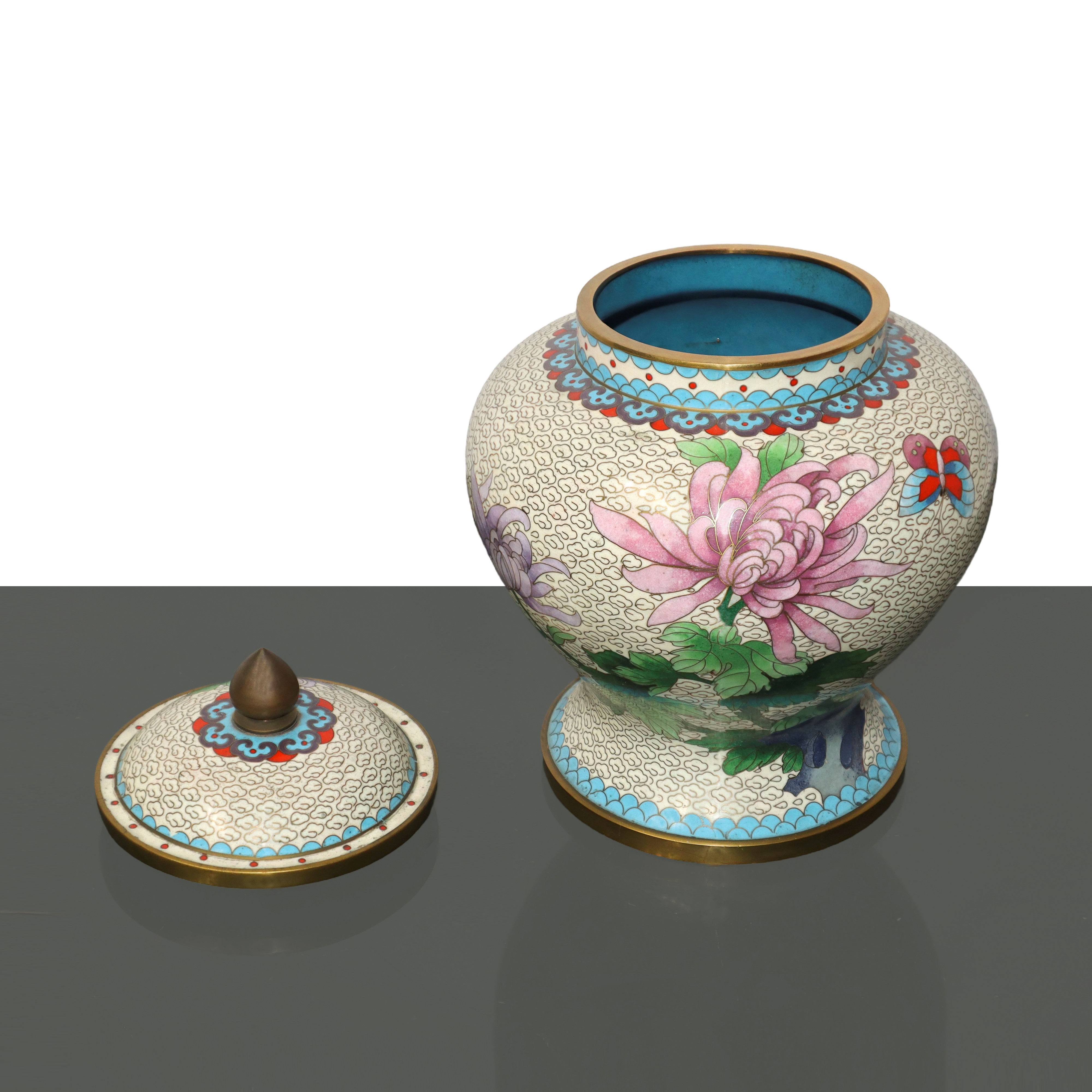 Coppia di poutiche cinesi cloisonne con raffigurazioni floreali