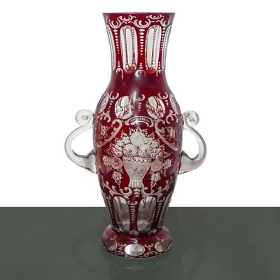 Vaso Intagliato e Colorato Rosso in Vetro di Boemia con Manici