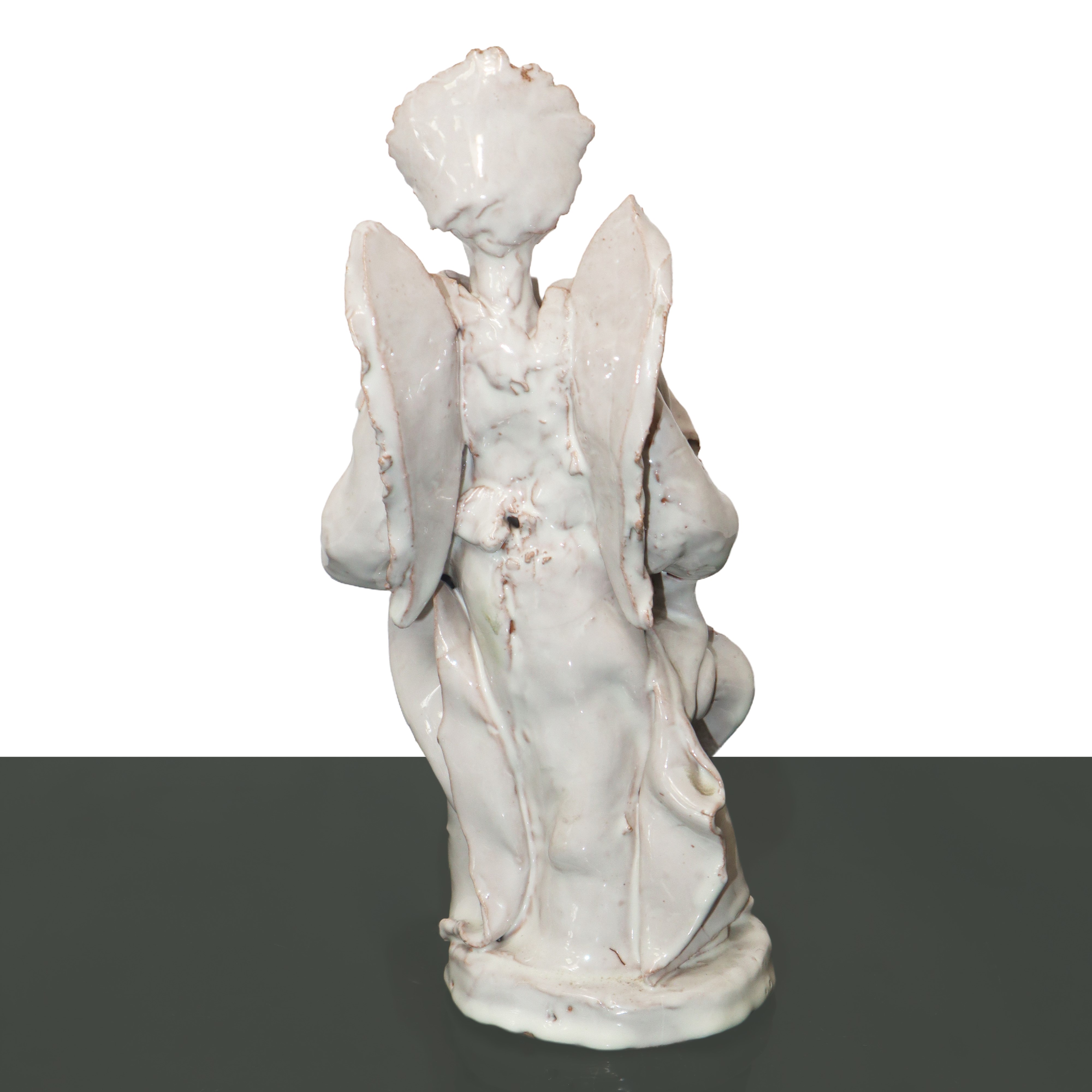 Angelo in maiolica di Caltagirone lustrata bianca