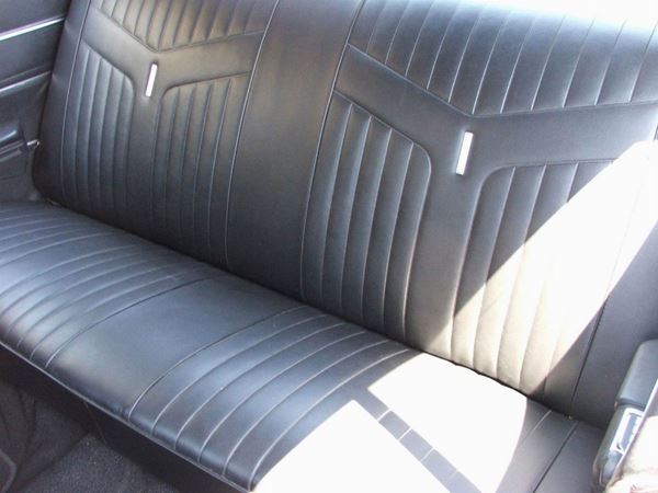 Auburn 851 convertible replica (1982) KM 23000
CHASSIS N. 194375CT
ENGINE: chevrolet, V 8 - 350
DISPLACEMENT: 5735 cm3
POWER: 300 hp
BODYWORK: Open.

Very good condition, always kept in a garage, used only for VIP events